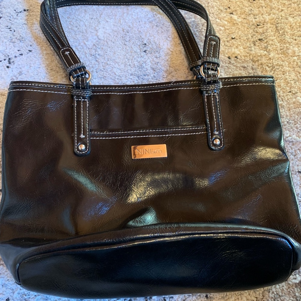 Like new Nine and Company purse with 2 straps.